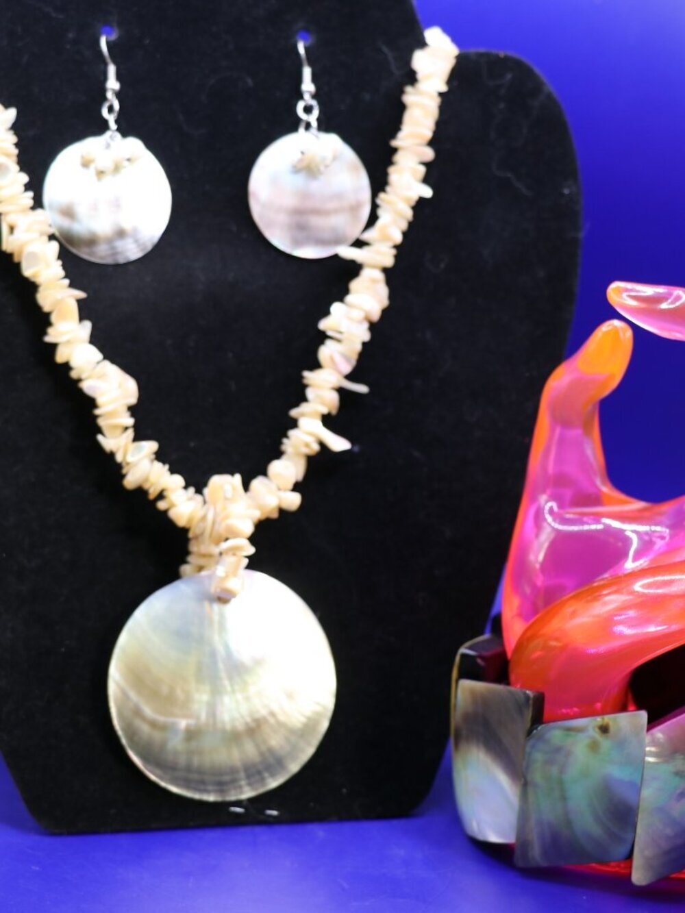 Vintage 1970's Shell Pendant necklace w/ Chip Beads, Earrings, and Bracelet